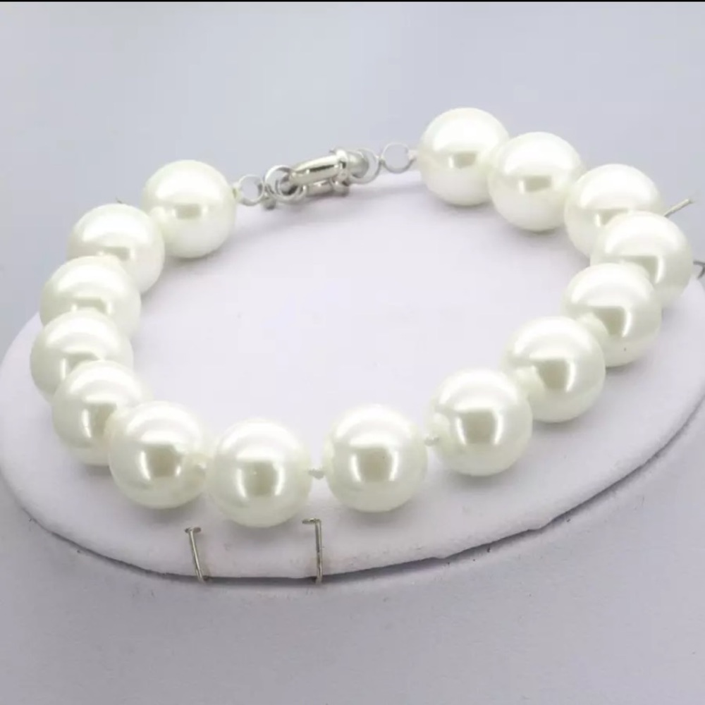 Zara Jumbo White Pearl 8-12mm Beads